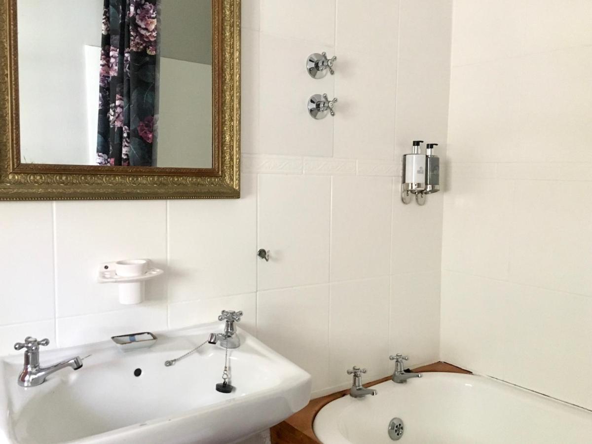 John Montagu Accommodation Luaran gambar